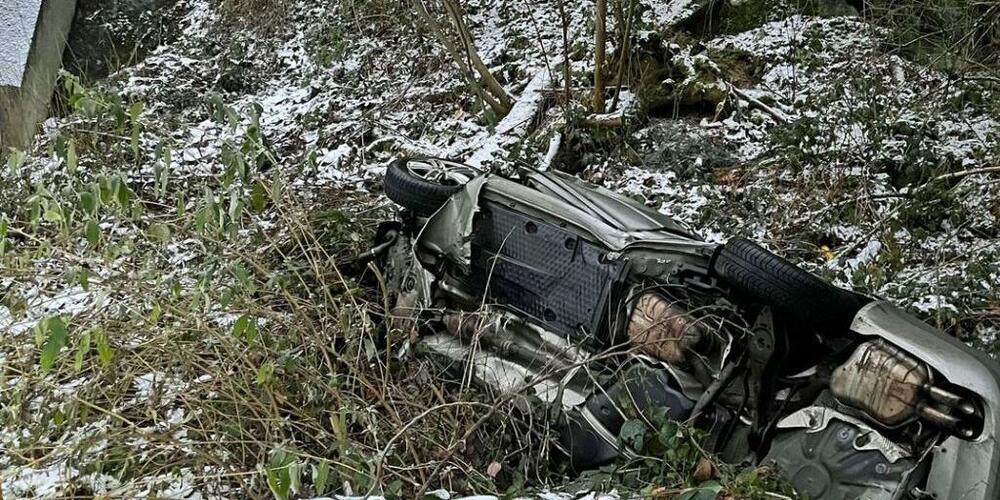 Das Wrack lag unterhalb der Felswand bei der Sagenmattstrasse in Luzern.