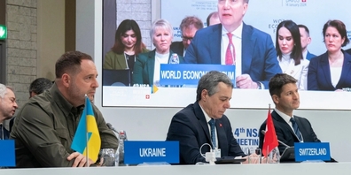 Hoffen auf ein (unwahrscheinliches) Einlenken Russlands: Bundesrat Ignazio Cassis (Mitte) und der ukrainische Vertreter  Andri Jermak (l.),.