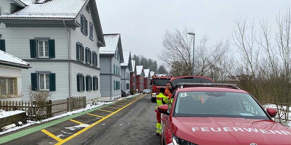 Die 16 Personen konnten das Haus selbständig verlassen.