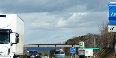 Die A4 wird zwischen Kleinandelfingen und Winterthur-Nord auf vier Spuren ausgebaut. (Archivbild)