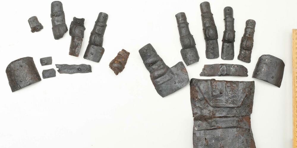 Prachtsfund aus dem Mittelalter: Der Panzerhandschuh ist äussert gut erhalten.