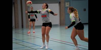 Die Faustballerinnen aus Kreuzlingen spielen am Sonntag 21. Januar 2024 in Bottighofen.