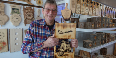 Gerne zeigt Hampi Lötscher die von ihm und Partnerin Conny Stampfl geschaffenen Kunstwerke, die in der «Waldegg» in Schachen-Reute nach Voranmeldung zu bewundern sind.