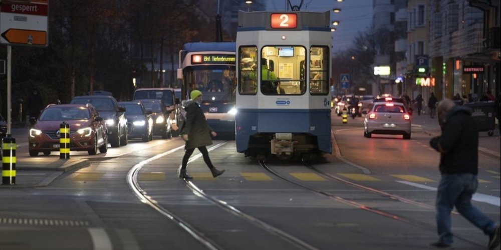Ohne Halt während 24 Stunden - der öV in der Stadt Zürich soll zum 24-Stunden-Betrieb werden.
