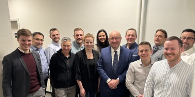 Regierungsrat Beat Tinner mit den anwesenden Kantonsratskandidatinnen und -kandidaten FDP Toggenburg. 