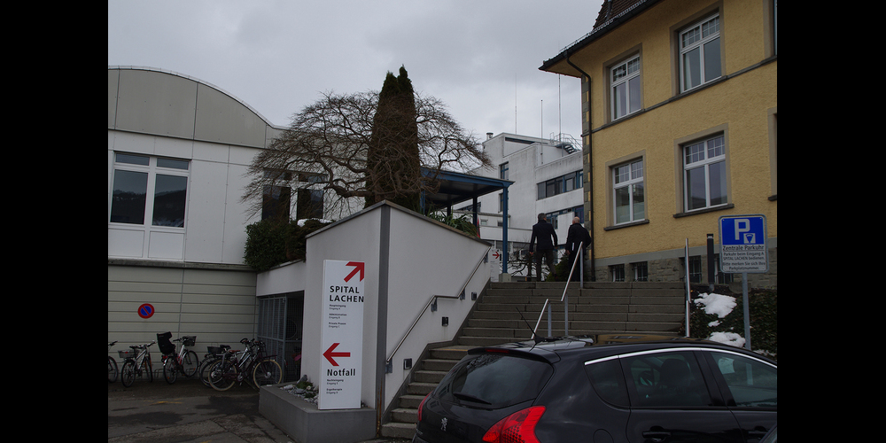 Im Notfall des Spitals Lachen melden sich – Corona bedingt – viel weniger Patienten als sonst. Das bereitet Ärztinnen und Ärzten Sorge.