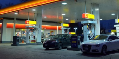 Preisschock an der Tankstelle: Sprit zu sparen lohne sich nicht nur ökologisch, sondern auch ökonomisch. 