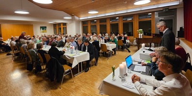 120 Teilnehmende an der Hauptversammlung der Donnerstagsgesellschaft Oberuzwil im evang. Kirchgemeindehaus.