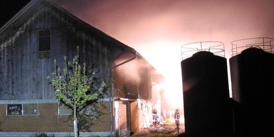 Die Brandursache steht zurzeit nicht fest und wird untersucht, wie die Kantonspolizei in einer Medienmitteilung schreibt. (Bild Kantonspolizei Schwyz)