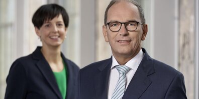 Bruno Damann, Vorsteher des St.Galler Volkswirtschaftsdepartements (mit Neo-Regierungsrätin und Parteikollegin Susanne Hartmann)