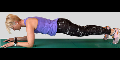 Bei Planks trainiert man das Gesäss sowie die Bauch- und Rückenmuskulatur.
