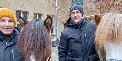 Eliane und René Hinnen mit ihren beiden Islandponys