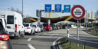 Im Kanton Schwyz arbeiten etliche Grenzgänger aus Deutschland (im Bild der Grenzübergang Kreuzlingen-Konstanz).