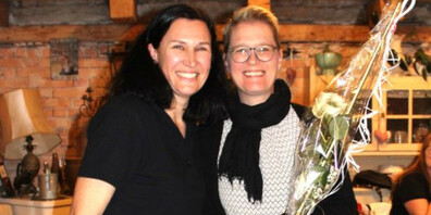 Präsidentin Diana Cucinelli (links) mit der verabschiedeten Revisorin Maria Frei (rechts)