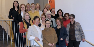 Erste Reihe: v.l. Selina Rohner (Grüne), Majlinda Sulejmani (die Mitte), Karin Hasler (SP), Sabina Saggioro (GLP); zweite Reihe v.l. Katharina Linsi (SP), Anna Sanseverino-Büchel (FDP), Bea Schäfer (GLP), Sabine Kluser (die Mitte), Sabina Zeric (SP); dritte Reihe v.l. Christina Baumgartner (GLP), Vivienne Oggier (FDP), Rahel Gemperle (GLP), Rabea Huber (SP), oberste Reihe v.l. Delia Tiefenauer (Grüne), Susan Zoller (die Mitte), Stephanie Zoller (Grüne), Monika Vogt-Mäser (GLP).