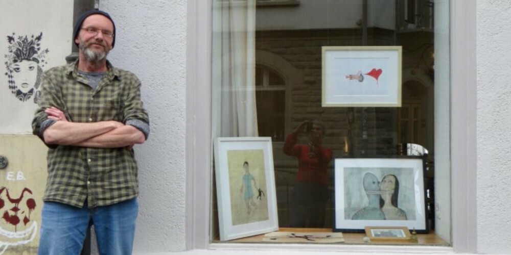 Dusan Prusak, hier im Jahr 2022 bei einer Schaufensterausstellung bei «BasarBizarr»