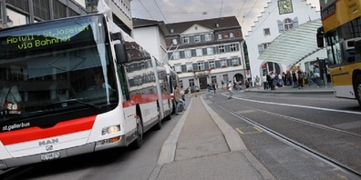 Die Massnahmen sehen u.a. vor, dass in den Städten wie St.Gallen vermehrt Elektrobusse eingesetzt werden.