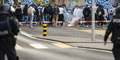 GC-Fans bei einem Marsch zum Stadion 2021 in Neuenburg. (Archivbild)