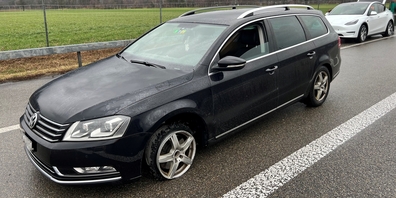 Ein 23-Jähriger mit 0.62mg/l Alkohol im Blut fuhr auf der Autobahn A13 mit einem linken Vorderreifen, der sich von der Felge gelöst hatte.