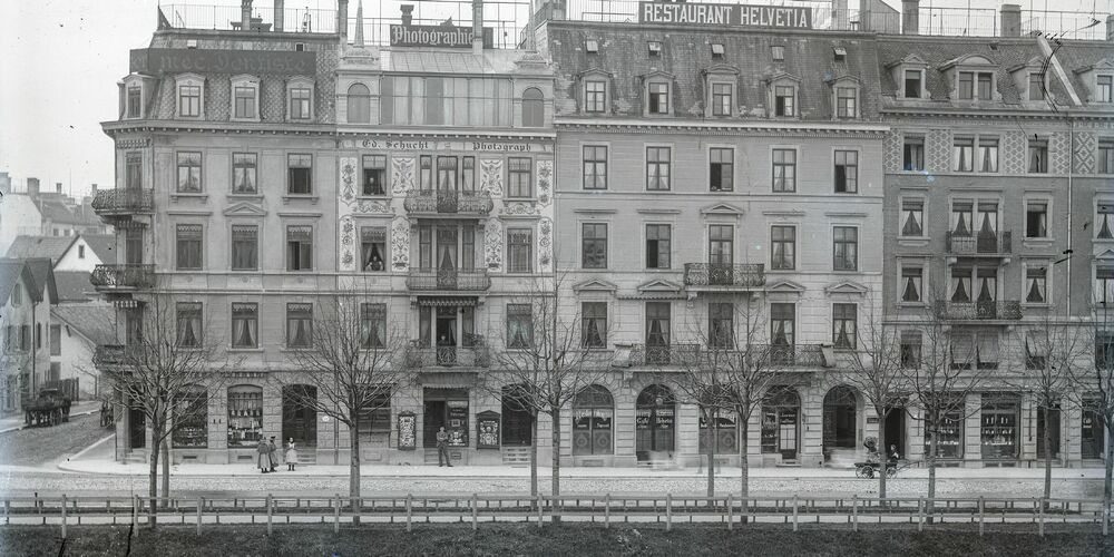 Das Fotoatelier Schucht befand sich an der Kasernenstrasse. Das Foto entstand zwischen 1894 bis 1898.