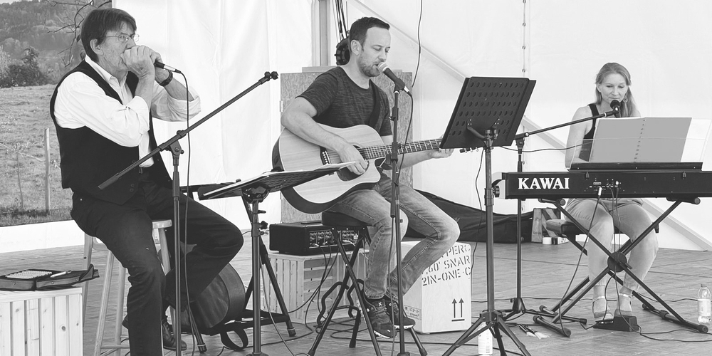 (v.l.) Folk, Pop, Blues und Country im Custorhaus Eschenbach mit Joe Ott, Thomas Gebert und Michèle Laudenbach.