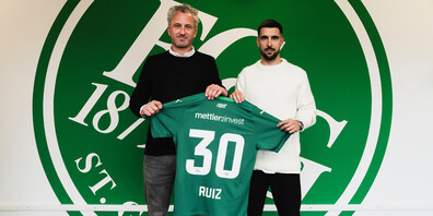 Er spielte bereits von 2019 bis 2022 für die Espen: Victor Ruiz (rechts) mit Sportchef Roger Stilz.