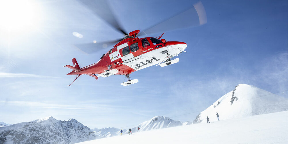 Die Rega bei einem Einsatz im Wallis. (Symbolbild)