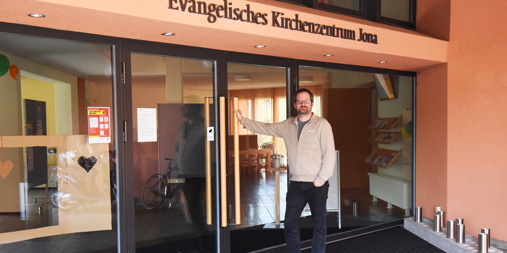 Pfarrer Cyril Schmitt-Martínez: "Das Konfirmationsfest wird auf September verschoben." 