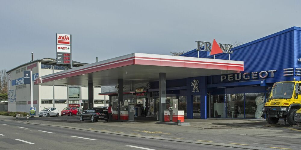 Wer kennt sie nicht in Zürich, die Franz AG. Nun verschwindet der Traditionsname. Die Firma geht in der Amag auf. Unser Bild zeigt die Franz AG-Filiale am Mythenquai im Jahr 2016. Dort steht mittlerweile eine Wohnüberbauung.  