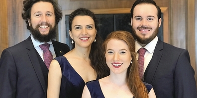 Das professionelle Vokalensemble mit Deborah Fogal, Lisa May-Appenzeller, Zacharie Fogal und Grégoire May hat die schönsten Lieder ausgewählt.