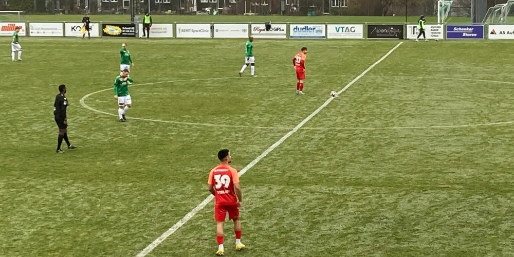 Der FC Rapperswil-Jona gewinnt das Kantonsderby auswärts beim SC Brühl mit 4:2 nach einer ereignisreichen Partie.