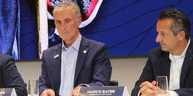 Trainer Marco Bayer (r.) pokerte und verlor. Neben ihm ZSC-CEO Peter Zahner. (Archivbild)