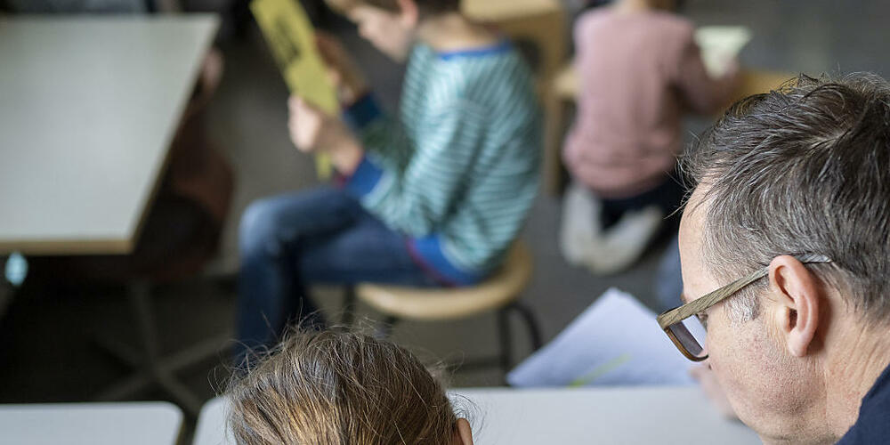 Der Verband Lehrerinnen und Lehrer Kanton Schwyz und der Verband der Schulleiterinnen und Schulleiter des Kantons Schwyz wollen der Regierung am Mittwoch eine Petition zum Thema Lehrermangel übergeben. (Symbolbild)