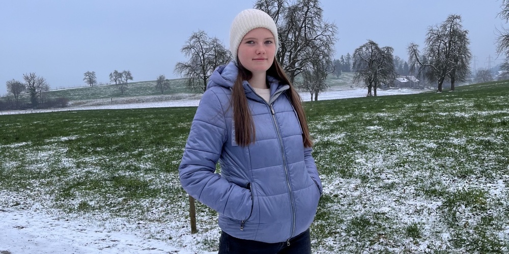 Neela hat gelernt, dass bewusste Pausen wichtig sind. Sie geht heute bewusst in der Natur spazieren.