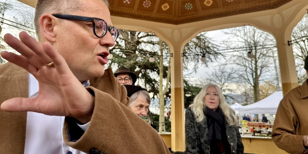Auch Apotheker Lorenz Schmid ist gegen die Pläne der Stadt. Schmid ist zudem Präsident des Fördervereins Kulturplatz Münsterhof.  Er wäre im Gegensatz zur Stadt dafür, wenn der Markt temporär dorthin zügeln würde. 