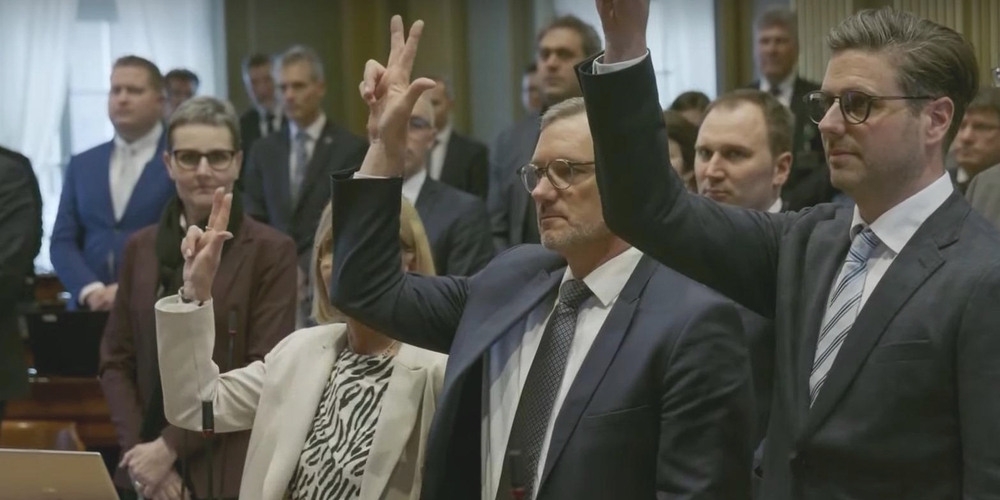 Kurt Kälin (Mitte) wurde am Montag als neuer Kantonsrat vereidigt.