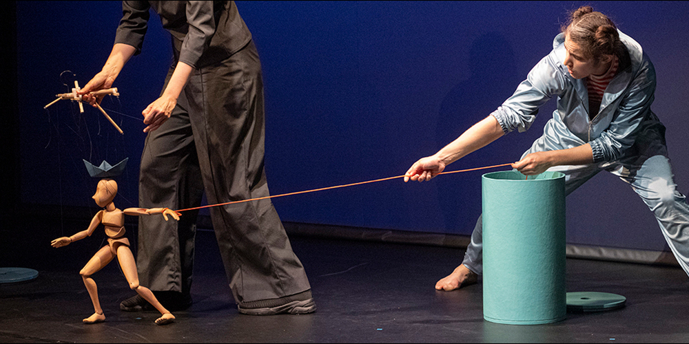Bei «Petitpas & ich» geht es bei der Begegnung zwischen einer Marionette und einer Tänzerin «auf und ab» - demnächst auf der Jungen Bühne Toggenburg.