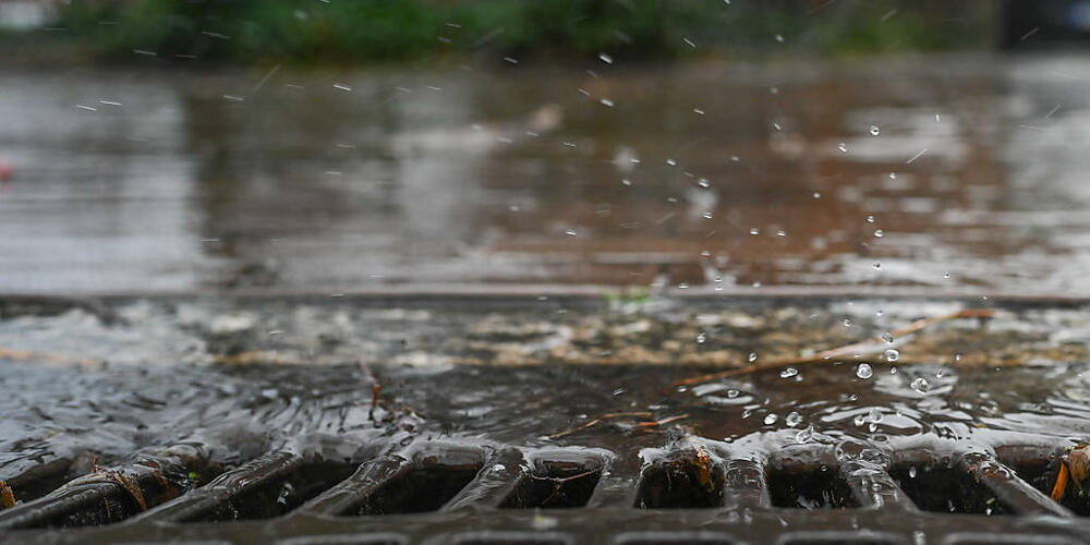 Per September 2024 wird in der Stadt Luzern ein erstes Mal die Regenabwassergebühr erhoben. (Symbolbild)