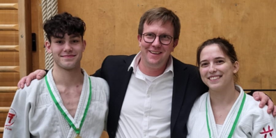 V. l. Naahum Schönenberger, Dominic Kleger und Leandra di Ronza.