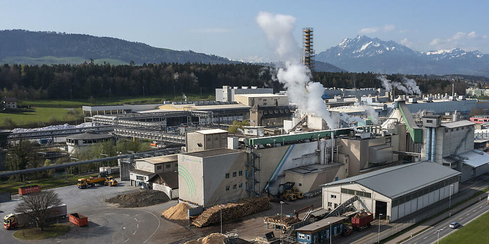Die Perlen Papier AG gehört zur CPH-Gruppe und stellt Magazin- und Pressepapier her. (Archivbild)