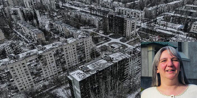 Bettina Flick, Seelsorgerin in Uznach und ein Bild der ukrainischen Stadt Avdiivka, die von der russischen Armee zerstört wurde.