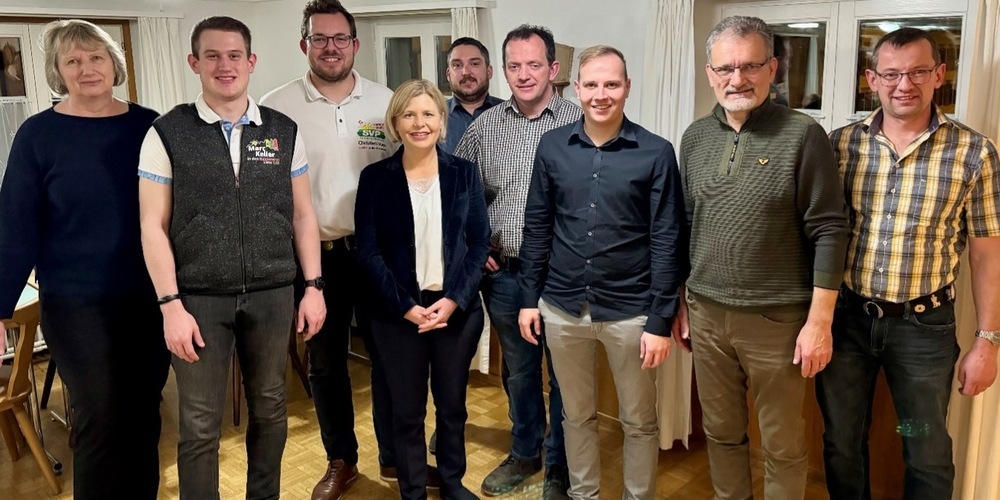 Die kommenden Wahlen im Fokus: Präsidentin Elisabeth Scherrer, Marc Keller, Christian Vo-gel, Ständerätin Esther Friedli, Mirco Gerig, Fredi Louis, Lukas Huber, Alain R. Gehrig und Bruno Schweizer (von links).