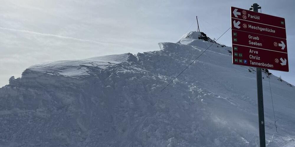 Eine Jugendliche wurde auf den Flumserbergen von einer abgebrochenen Schneewechte verschüttet.