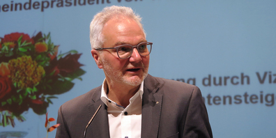 An seiner letzten Bürgerversammlung im Herbst 2023 wurde Elmar Metzger verdankt und anschliessend mit stehenden Ovationen der Bürgerschaft verabschiedet.