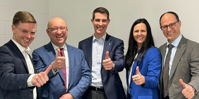 Gute Stimmung bei der FDP (v.l.n.r. Kantonsrat Ruben Schuler, Regierungsrat Beat Tin-ner, Ständerat Thierry Burkart, Kantonsrätin Andrea Abderhalden, Regierungsrat Marc Mächler)