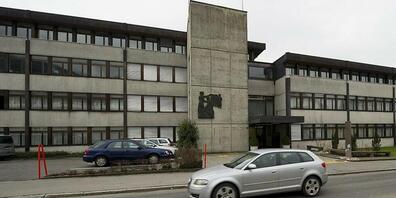 Das kantonale Verwaltungsgebäude in Schwyz soll nach Kaltbach zügeln. (Archivbild)