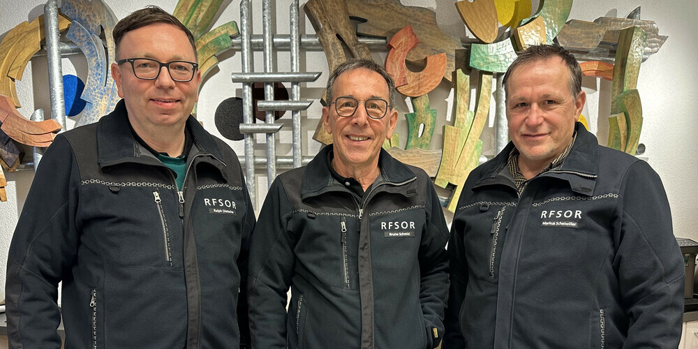 Bruno Schmid (m.) gibt sein Amt als Stabschef des Regionalen Führungsstab Oberes Rheintal per Ende Jahr ab. Seine beiden Stellvertreter Ralph Dietsche (l.) und Markus Scheiwiller (r.) verzichten auf die Übernahme der Stabsleitung. Beide sind jedoch bereit, den neuen Stabschef im gewohnten Rahmen zu unterstützen.