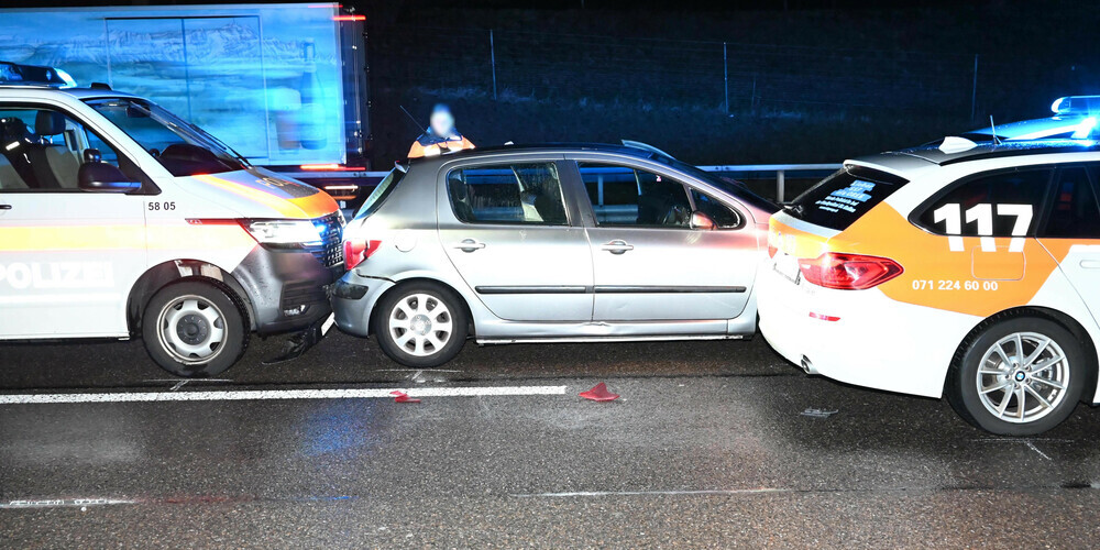 Das Fluchtauto wurde bei der Festnahme beschädigt