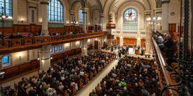 73 erfolgreiche Absolventinnen und Absolventen des Studiengangs Sekundarstufe I durften in der Kirche Linsebühl in St.Gallen ihre Lehrdiplome entgegennehmen.
