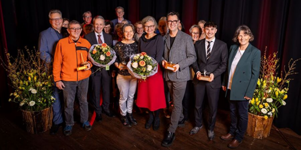 Künstler Jan Czerwinski, Squash-Spieler David Bernet, Obstexperte Göpf Mülli und das Freiwilligen Team des Spitals Uster - so lauten die Namen der Preisträgerinnen und Preisträger 2023.